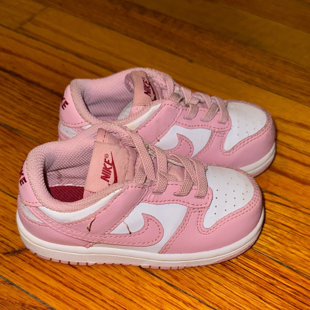 Nike Kids Sneakers in Pink and White